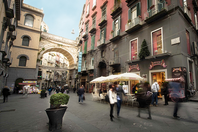 Via e Ponte di Chiaia