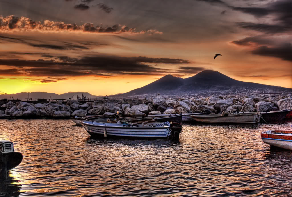 Tramonto con vista del Vesuvio